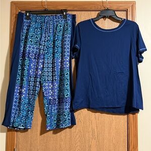 Cuddl Duds Blue and Patterned Petite Capri Pajama Set